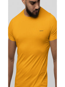  Men's Essential T-Shirt